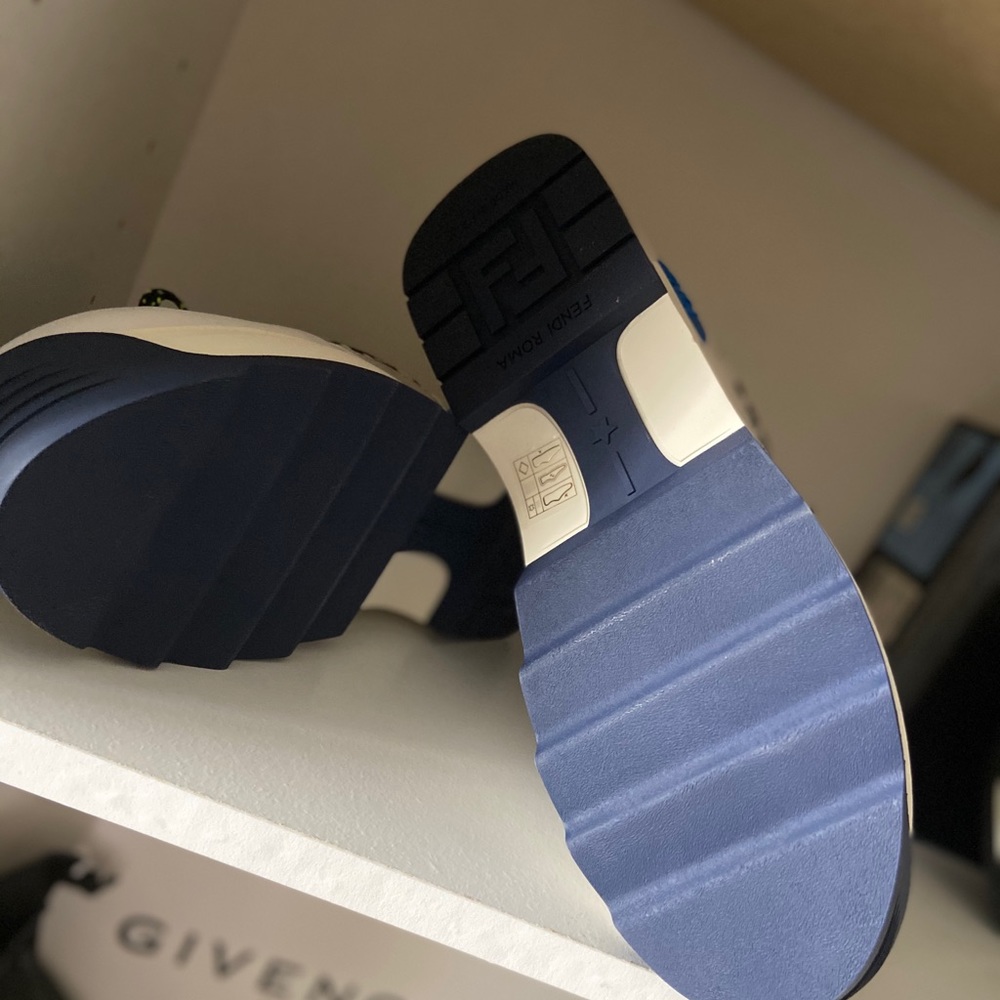 Women Fendi Sneakers - Picture 4 of 8